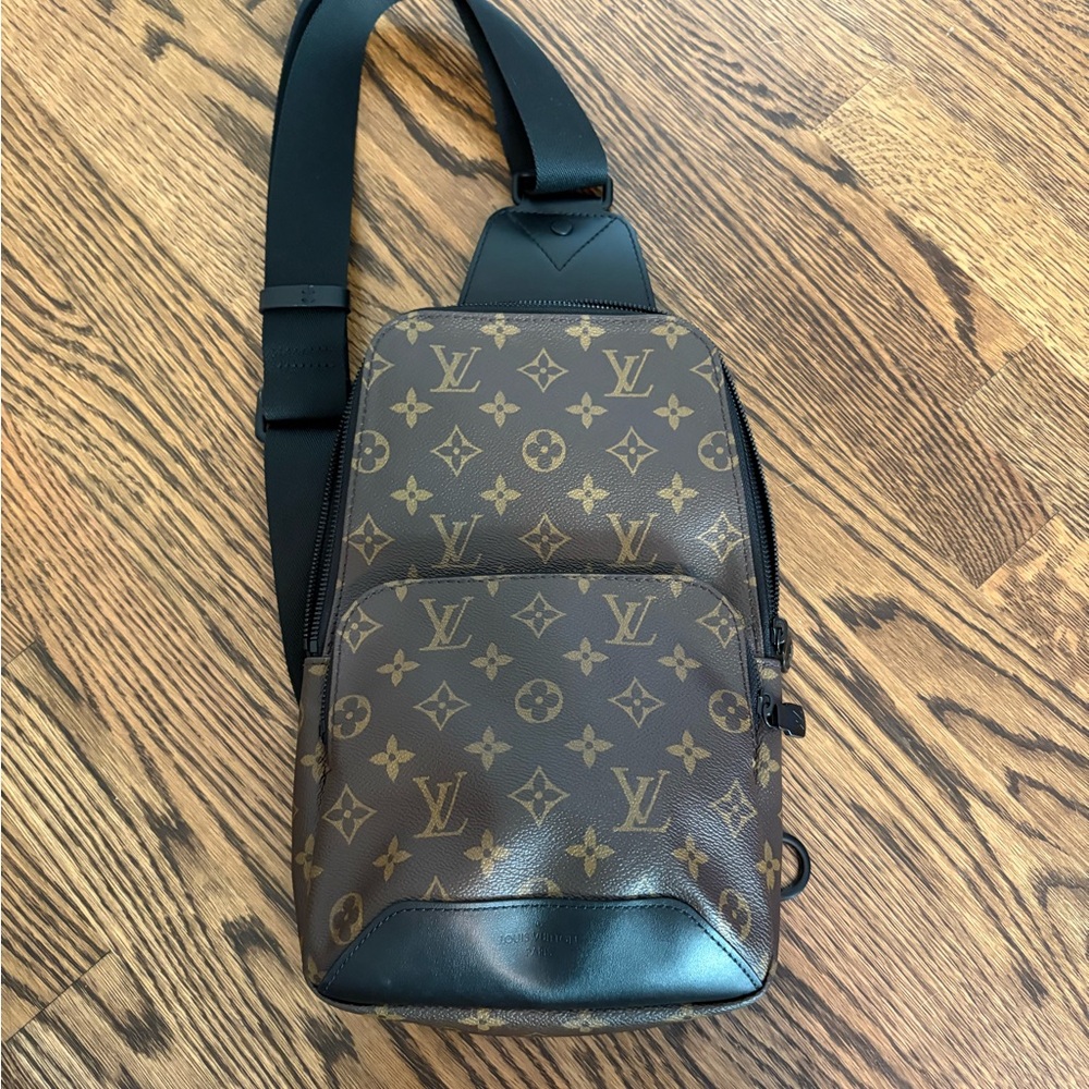 Louis Vuitton Avenue Sling Bag
